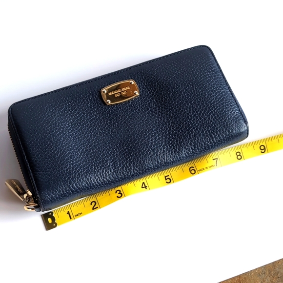 Michael Kors Jet Set Navy Blue Travel Zip Around Leather Wallet - Picture 13 of 15